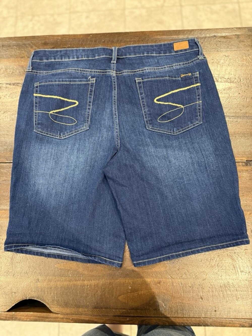 SEVEN7 Sunset Bermuda Jean Shorts Sz 16 Comfort Stretch Blue Denim Skimmer Jorts
